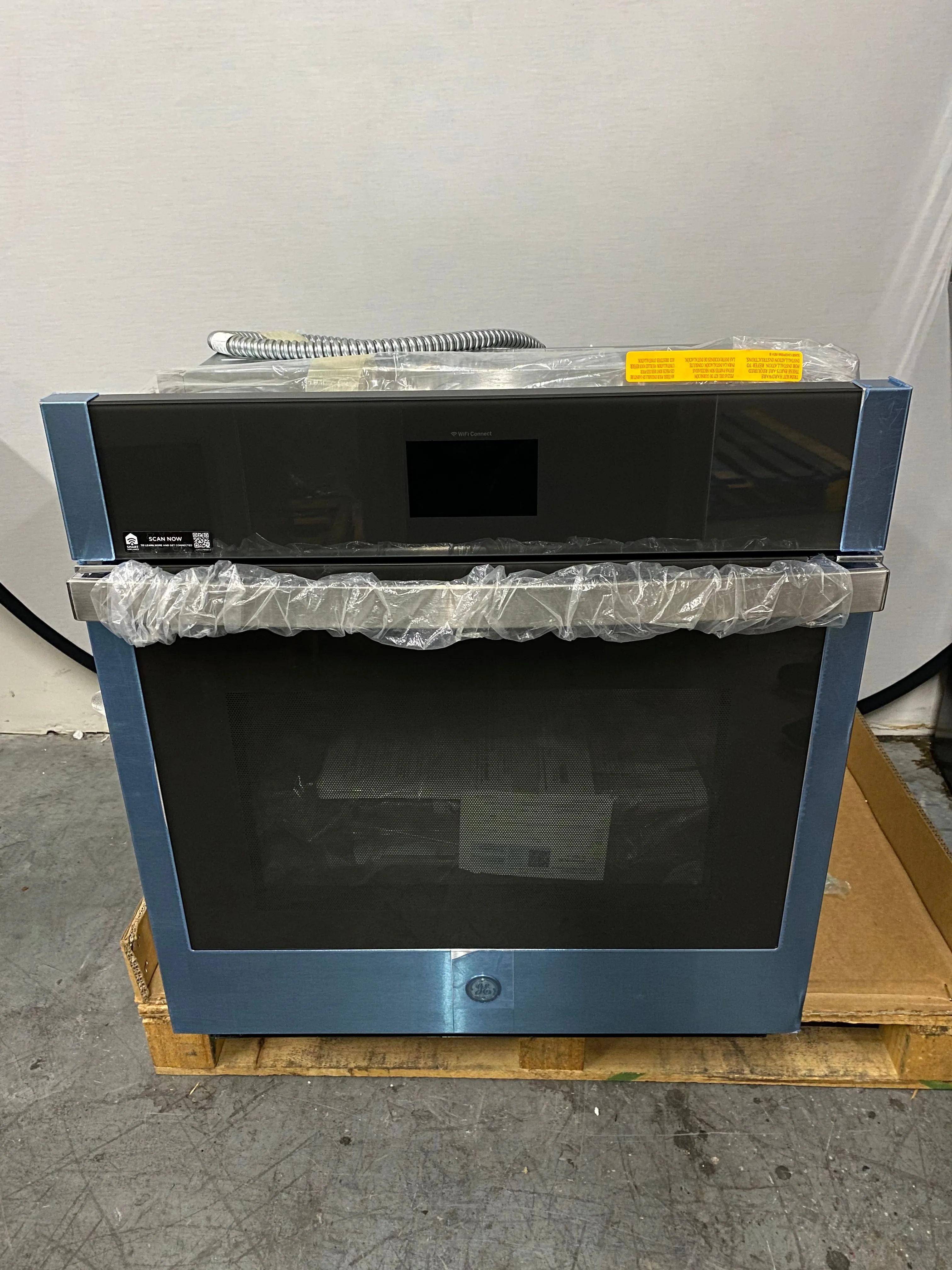 GE JKS5000SNSS 27 Inch Single Smart Wall Oven with 4.3 cu. ft. Total Capacity, True European Convection, Self-Clean, Hidden Bake, Precision Temperature Probe, WiFi, Scan-to-Cook, Sabbath Mode, Never-Scrub Racks,: Stainless Steel