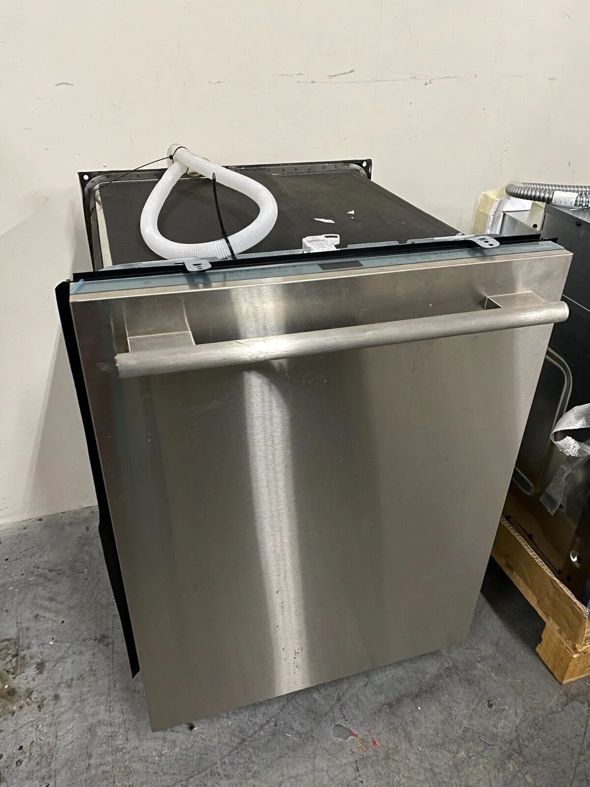 Thermador Emerald Series DWHD560CFM 24 Inch Fully Integrated Built-In Smart Dishwasher with 16 Place Settings, 5 Wash Cycles, 48 dBA, and ENERGY STAR®: Stainless Steel
