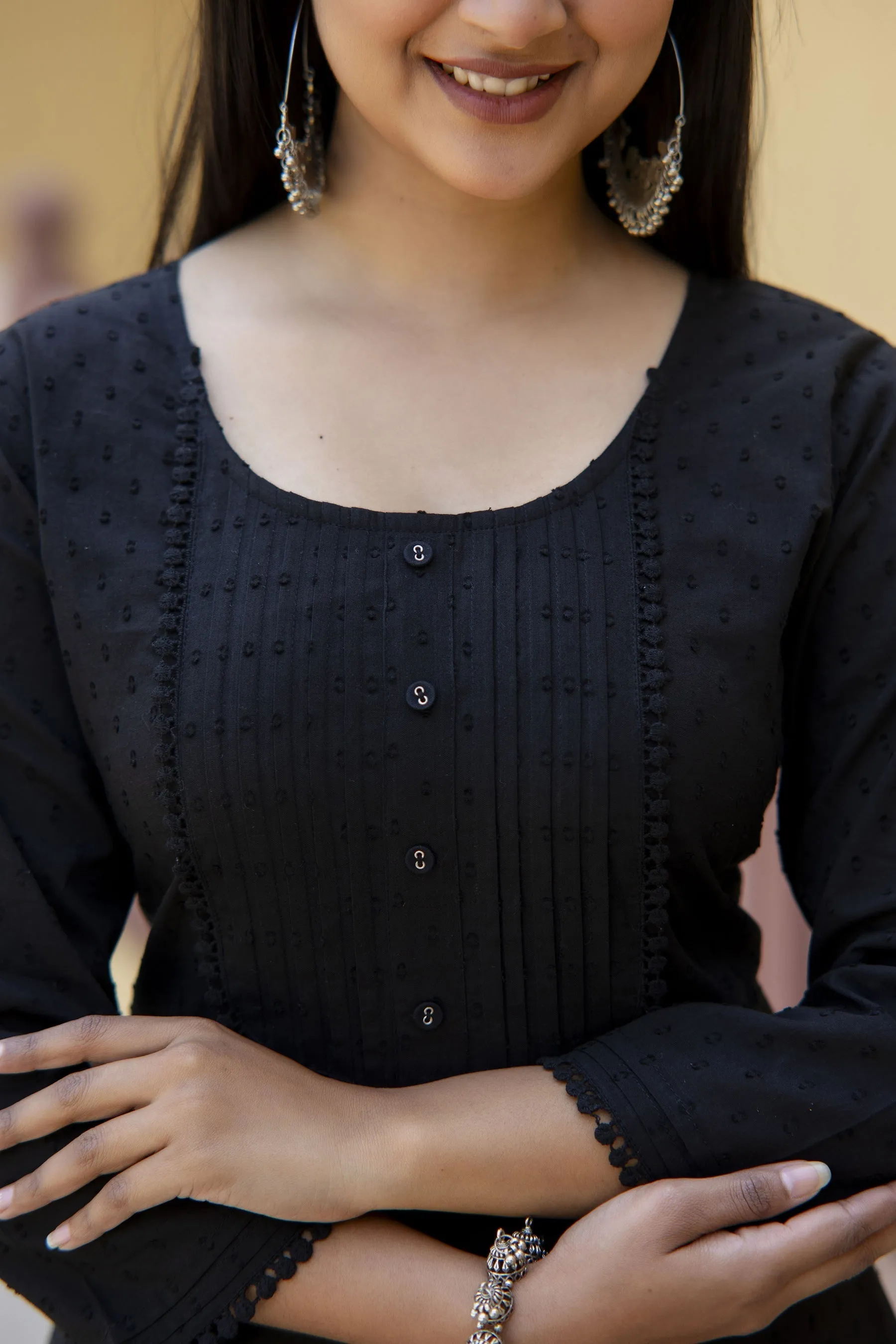 Women Black Doby Straight Kurta With Three Quarter Sleeves
