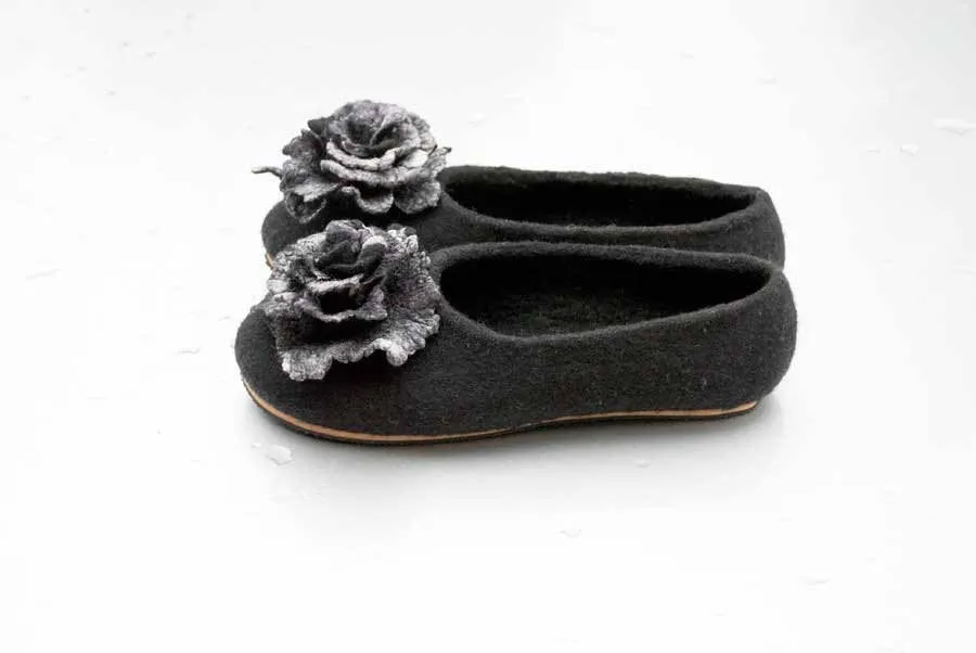 Wool for wet felting. Black color